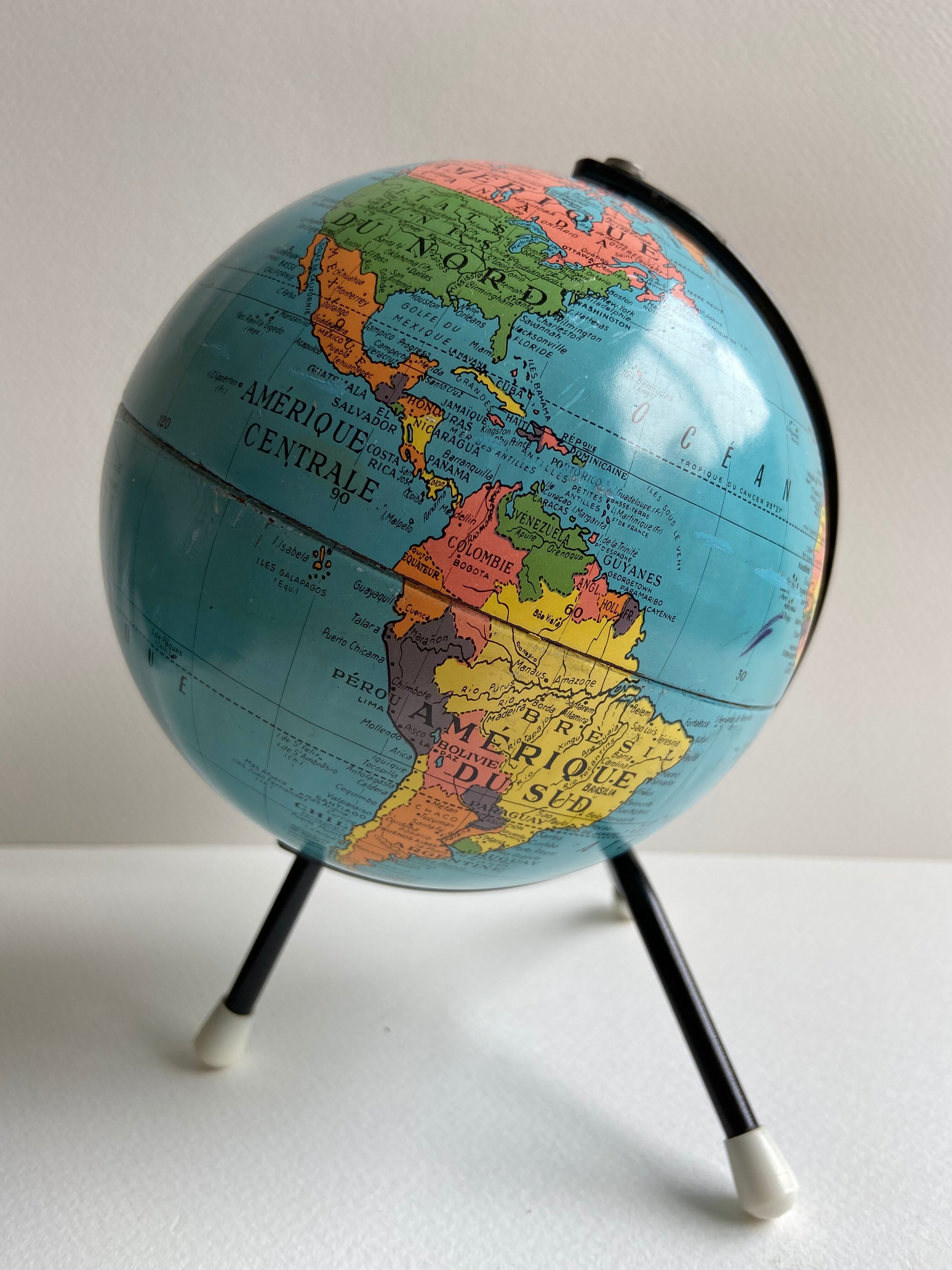 Mappemonde en métal