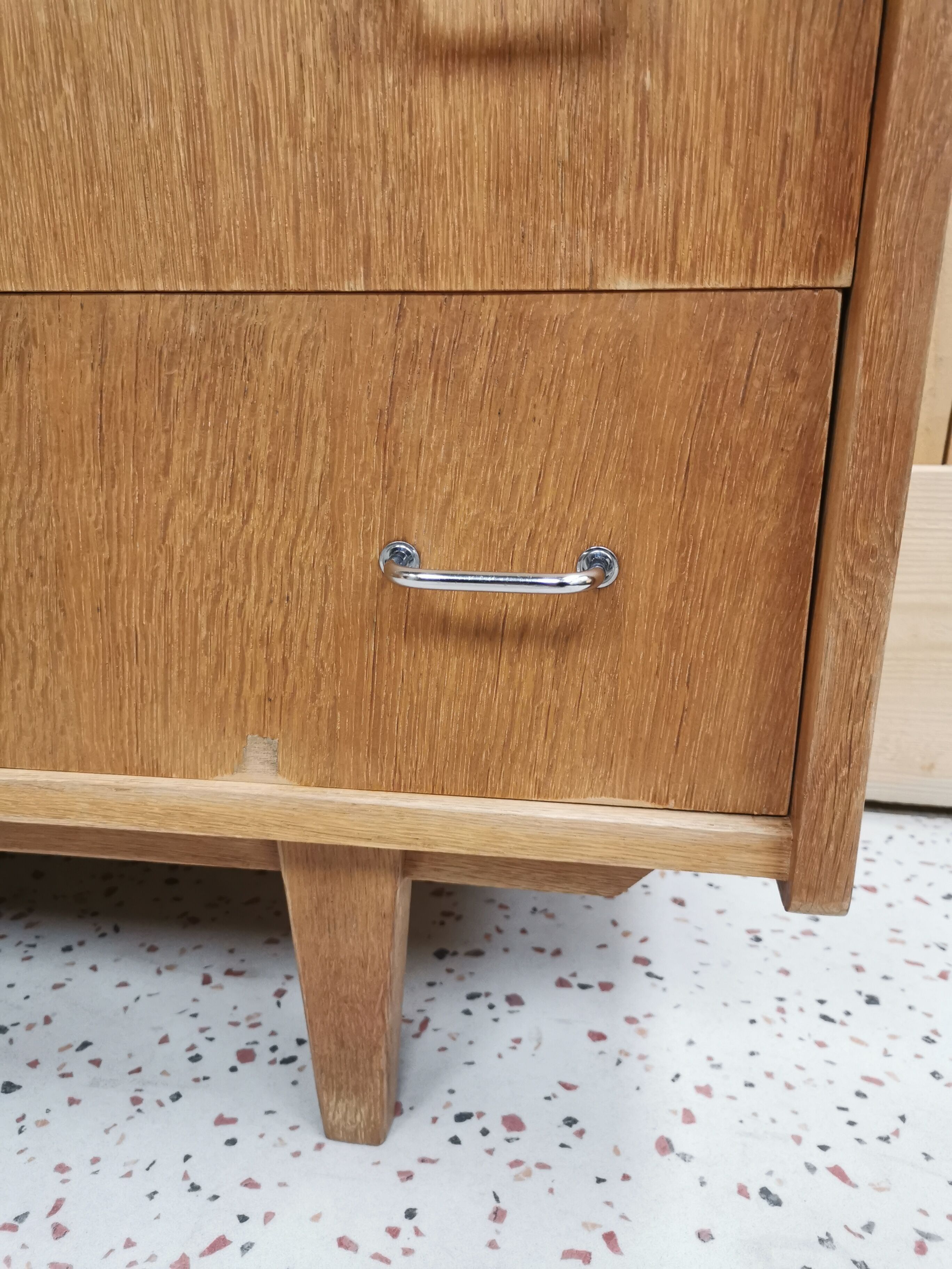 Asymmetrical cabinet