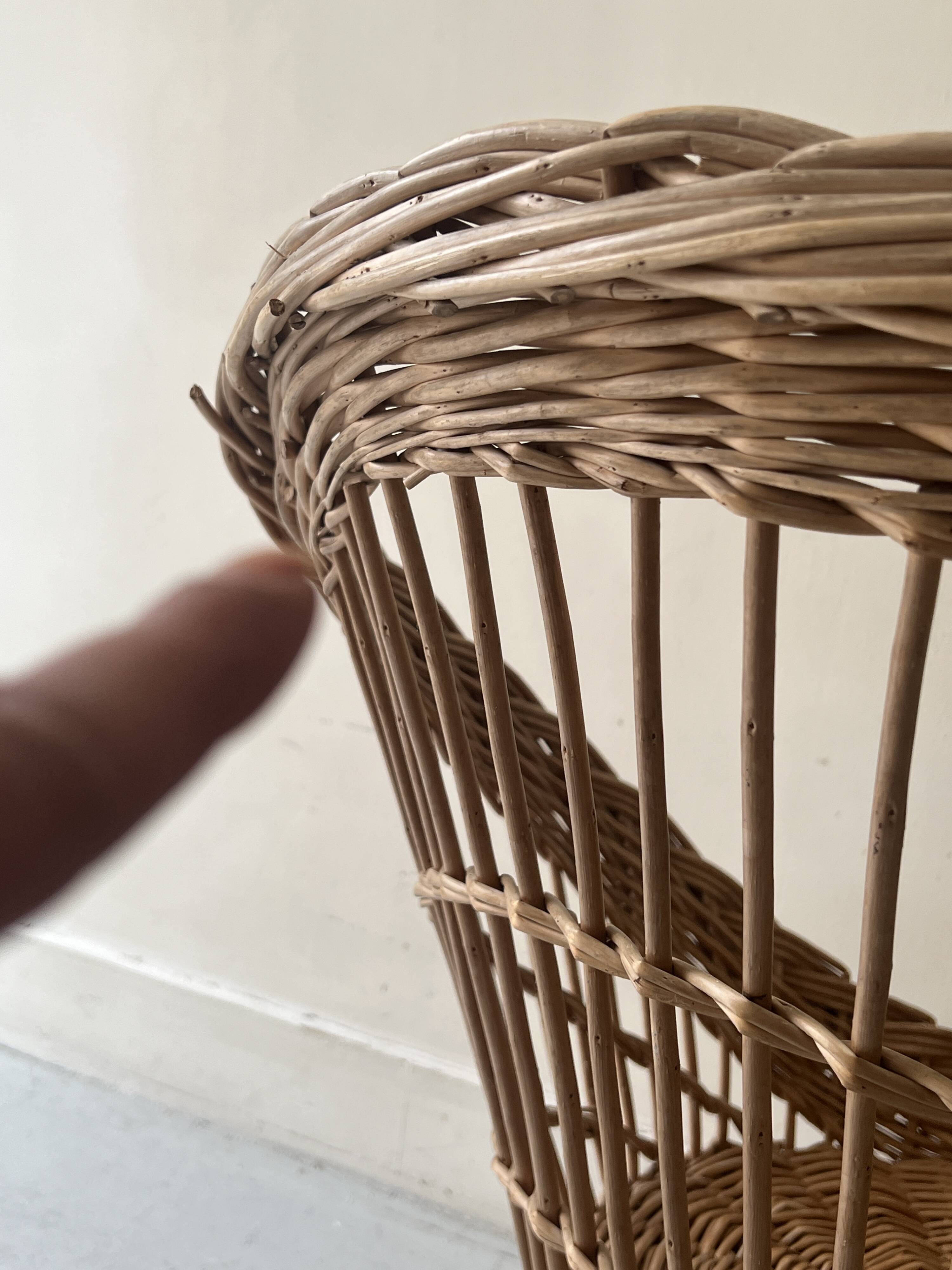 Fauteuil vintage corbeille en rotin tressé, vers 1970