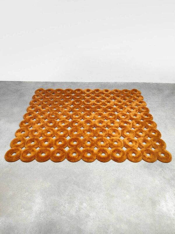 Tapisserie en forme de donut au design hollandais Sabine Marcellis