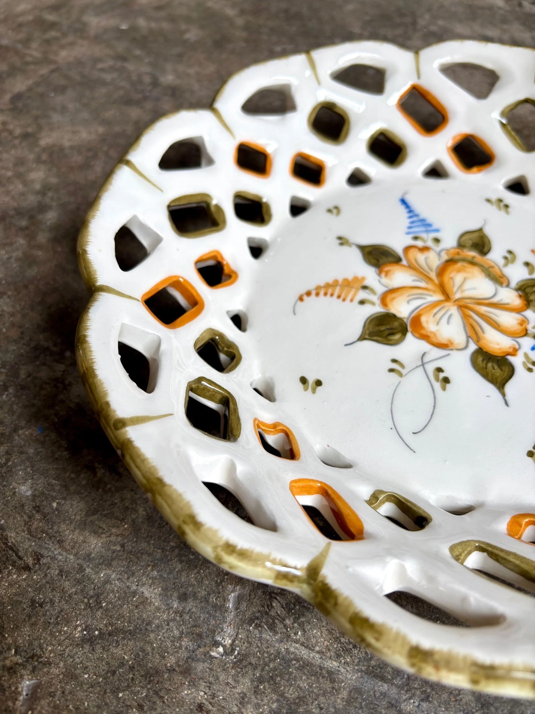 Openwork Moustiers bowl in hand-painted earthenware