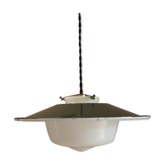 Suspension industrielle globe opaline blanche et métal vert