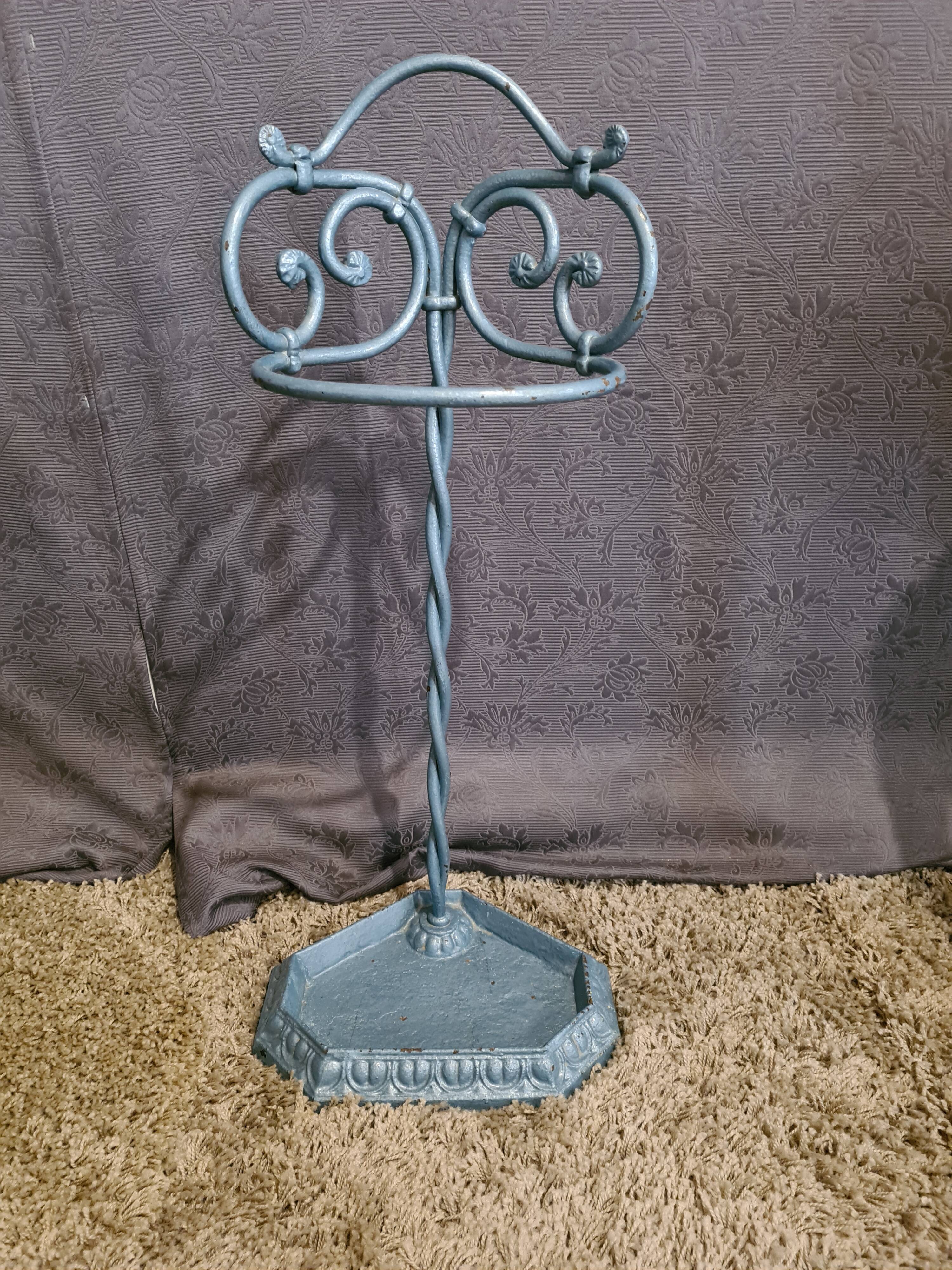 Cast iron umbrella stand