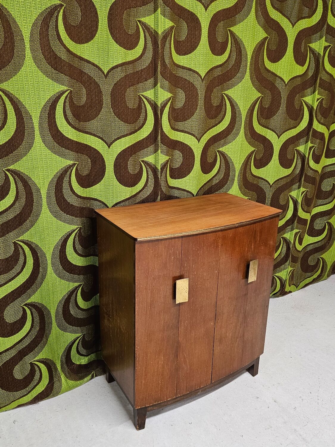 Vintage furniture 2 doors art deco