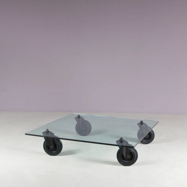 Table basse ''Tavolo con Ruote'' des années 1980 par Gae Aulenti pour Fontana Arte, Italie
