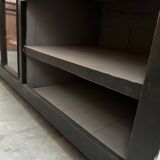 Ilot de magasin recouvert d’une pierre bleue