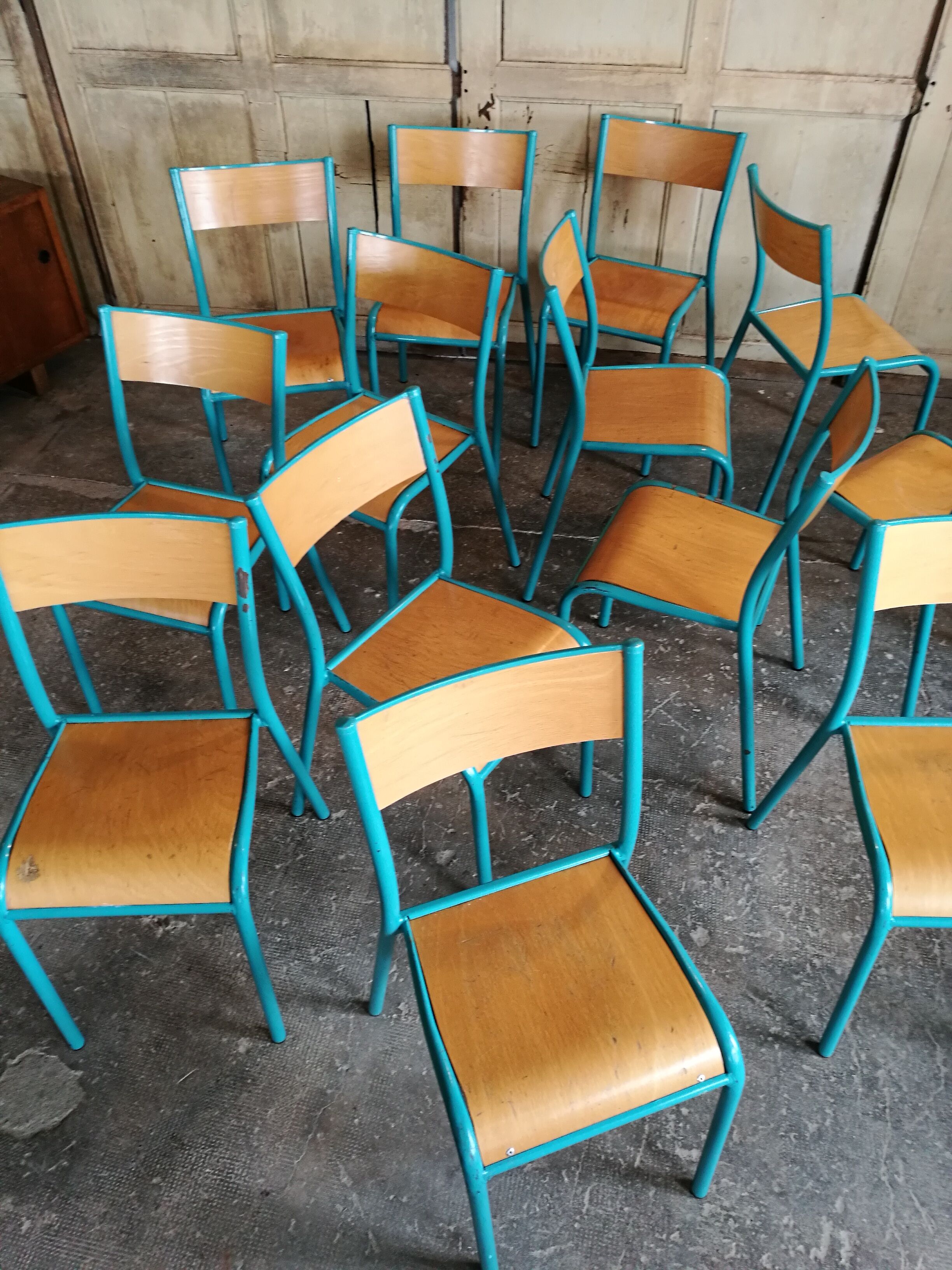Lot of 13 adult Mullca school chairs