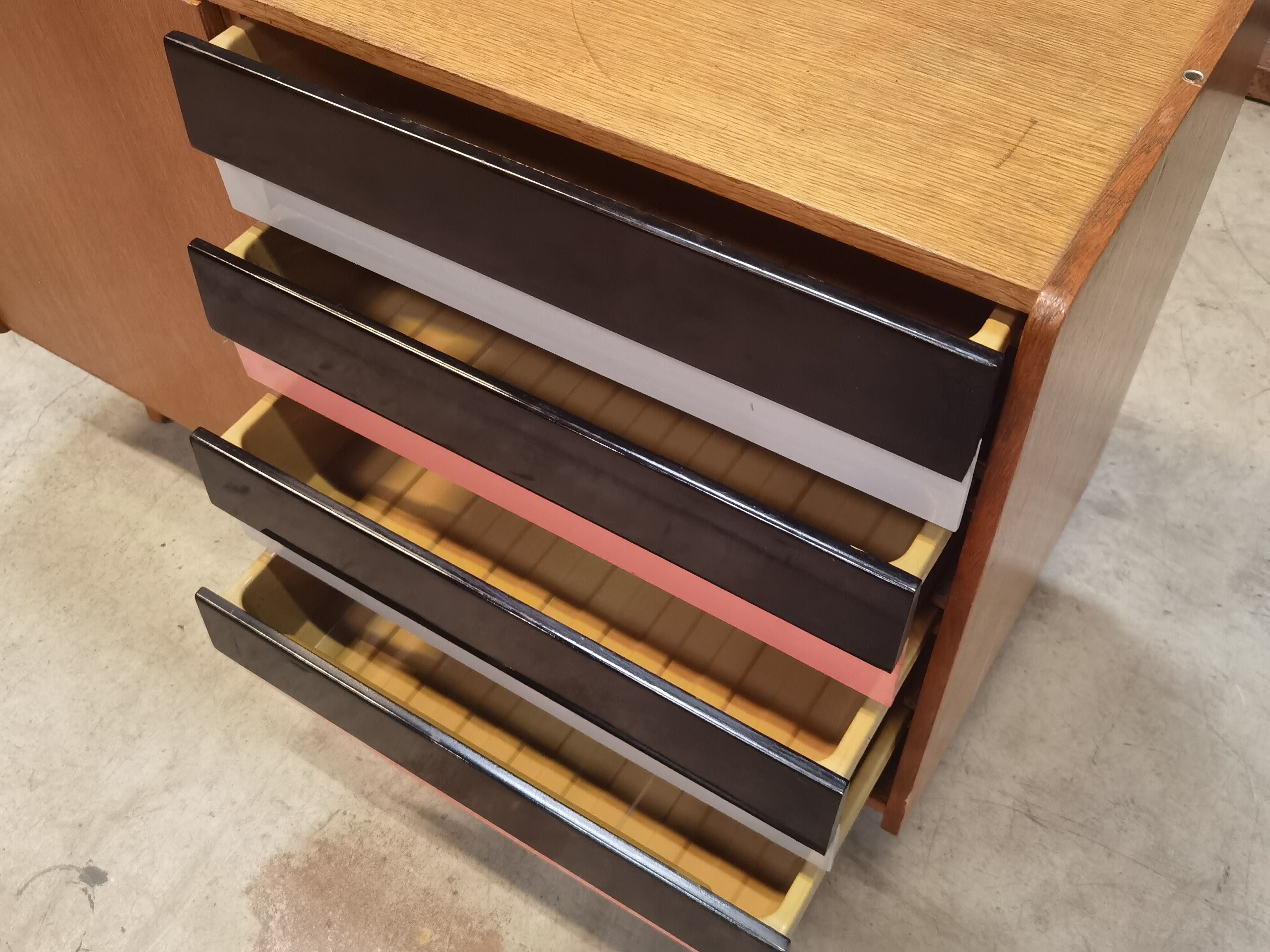 Buffet U 458 Jiri Jiroutek pour Interier Praha 1960
