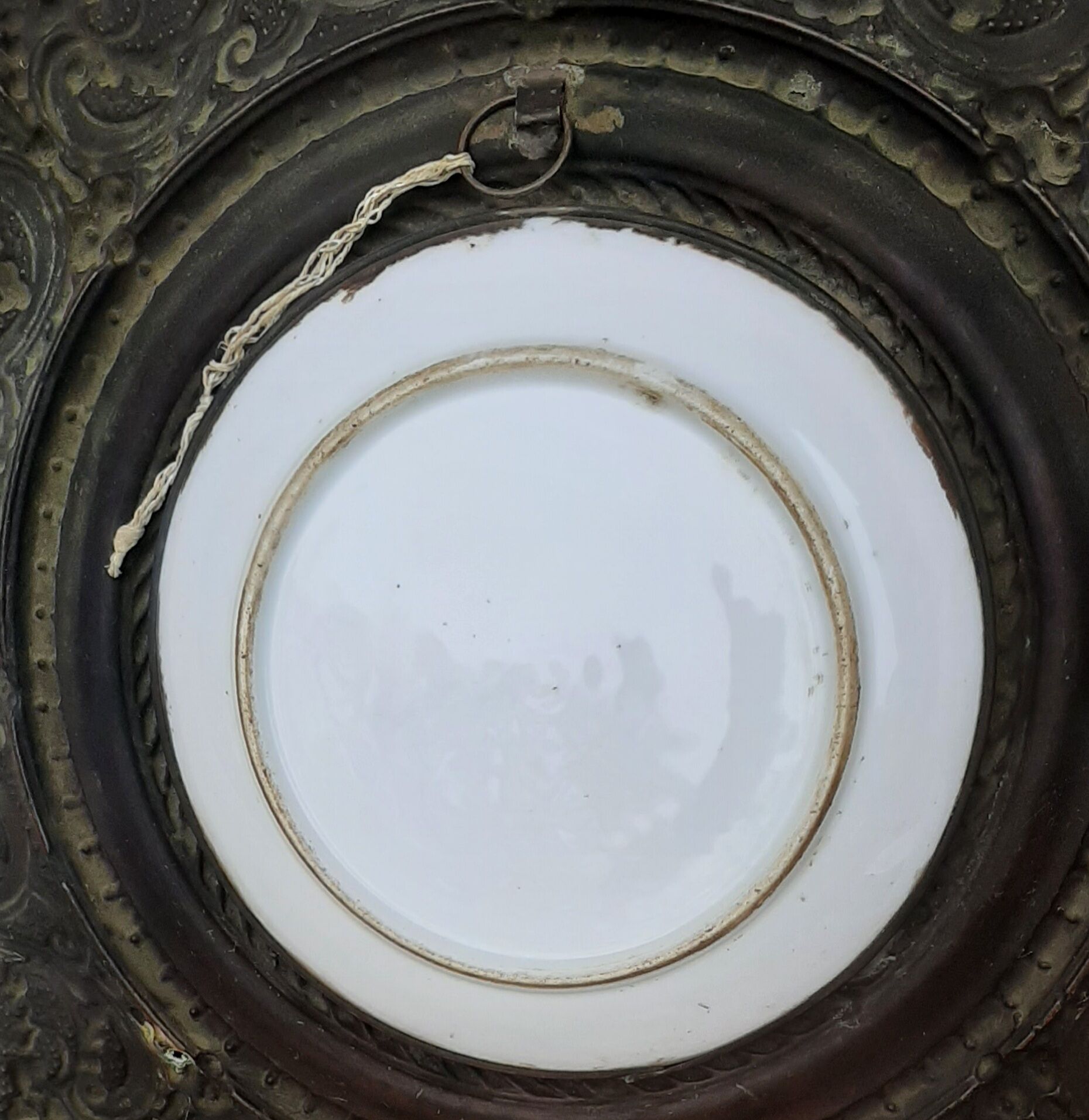 Brass wall decoration repelled hand-painted portrait