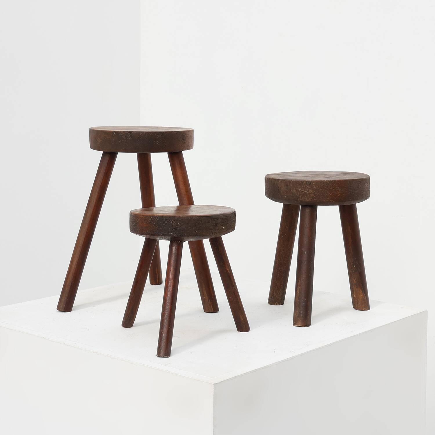 Tabouret trépied en chêne rustique, France, vers 1900
