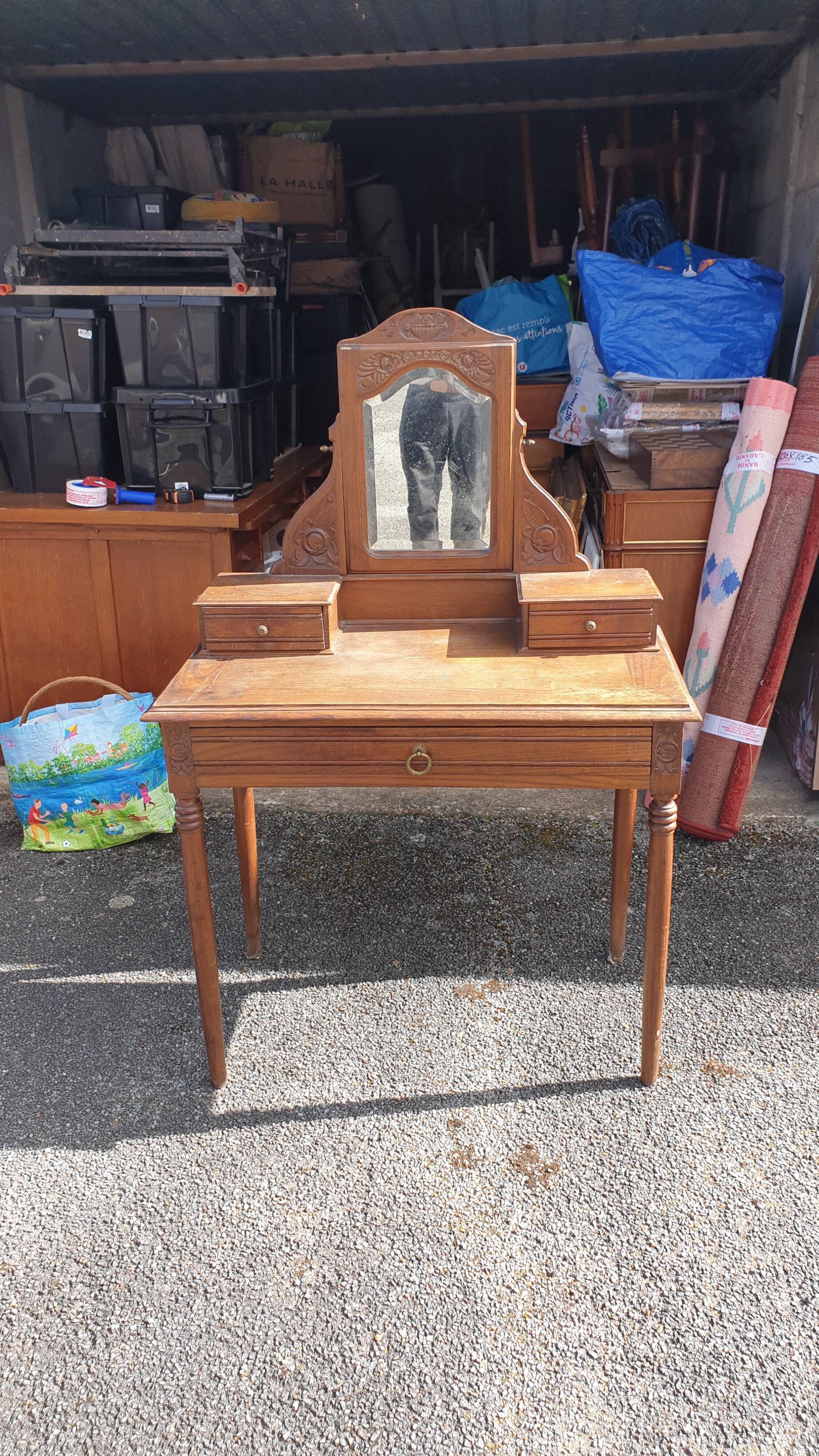 Art deco dressing table