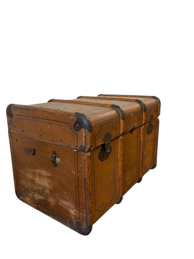 Brown wooden XL vintage chest / trunk / side table