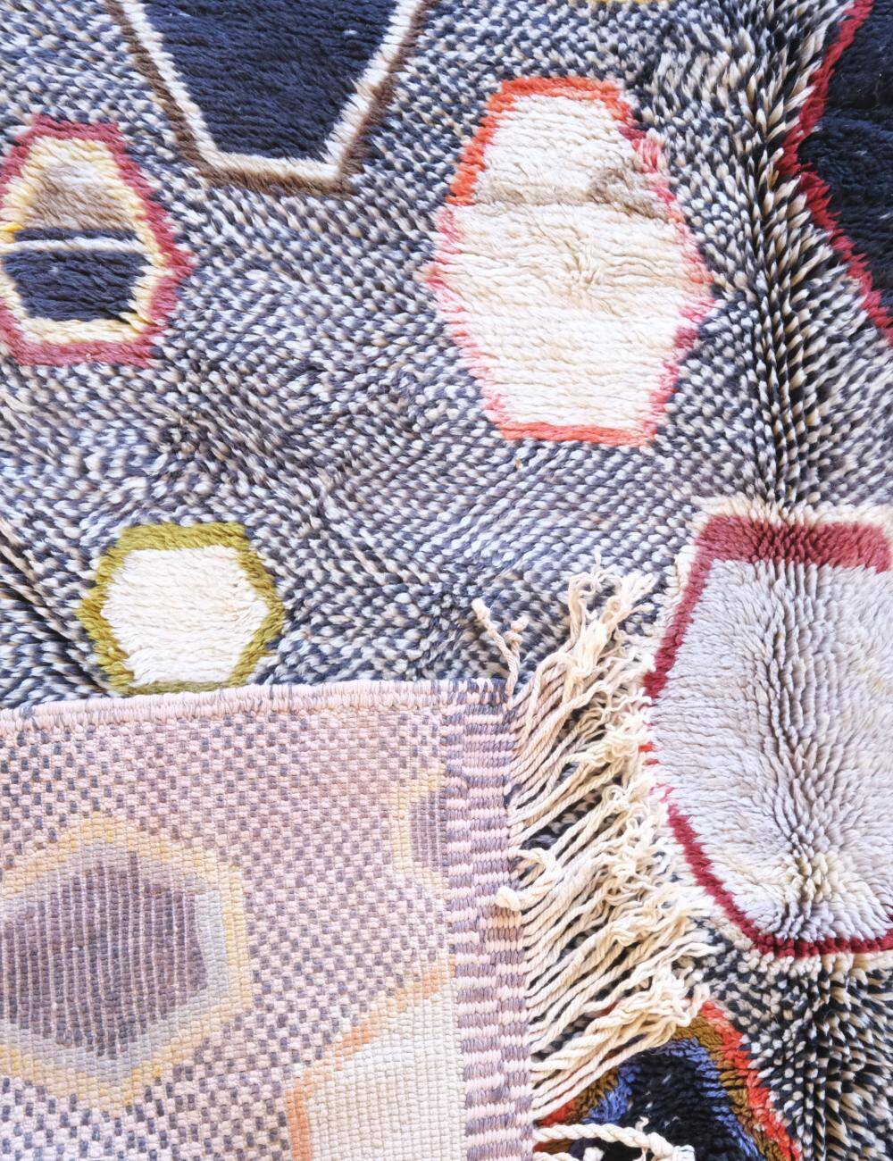 Luxurious Contemporary Mrirt Rug - 292 x 243 cm