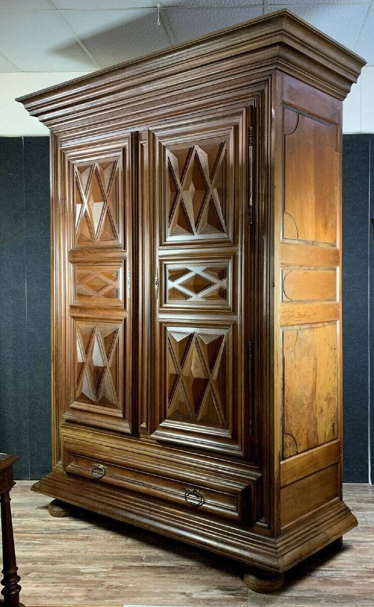 Armoire Bourguignonne époque Louis XIII A Pointes De Diamant