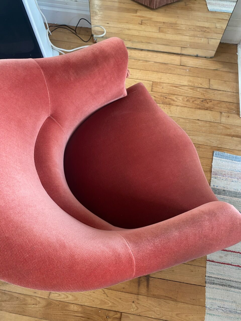 Antique pink toad armchair