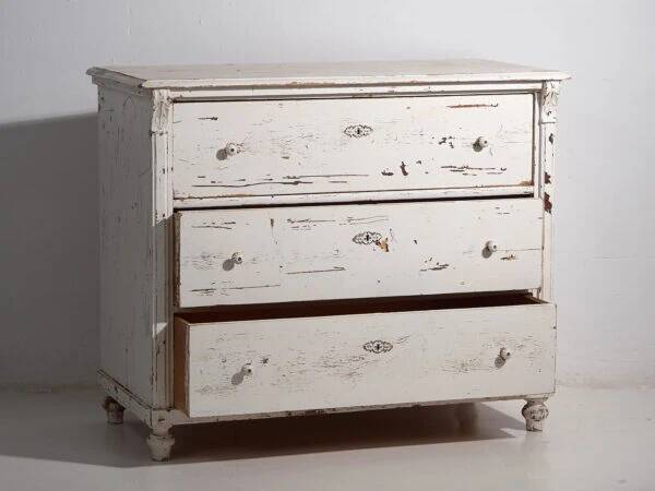 Antique white chest of drawers (c.1920)