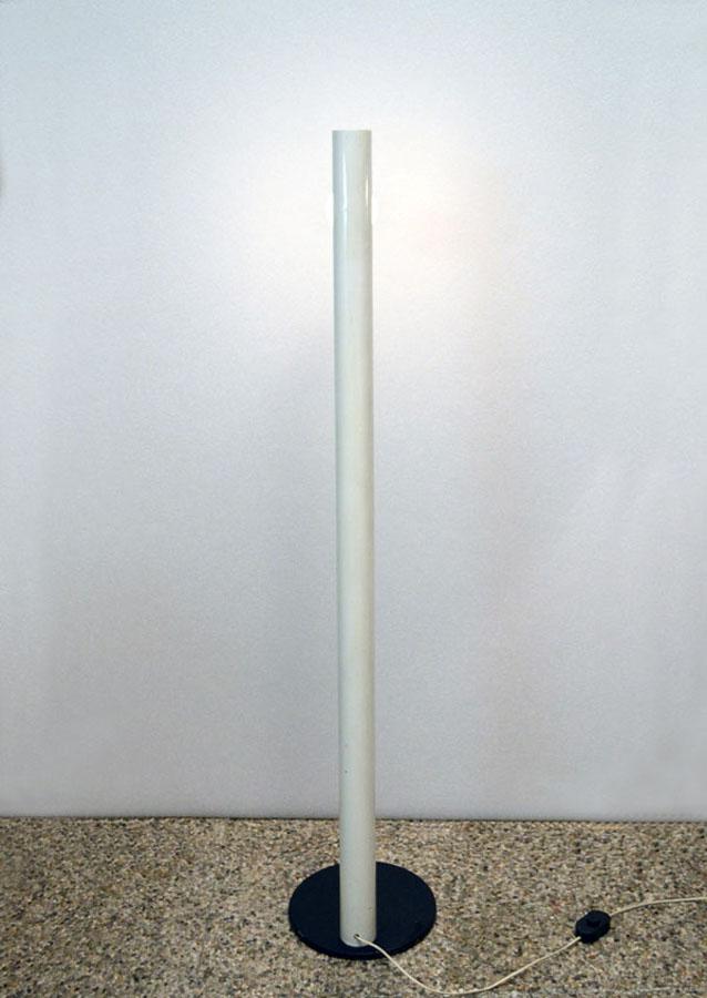 Sloped Italian floor lamp in painted metal 1970