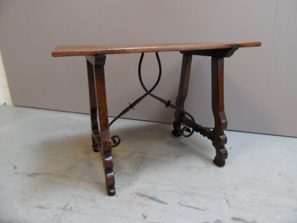 Table d’appoint espagnole antique