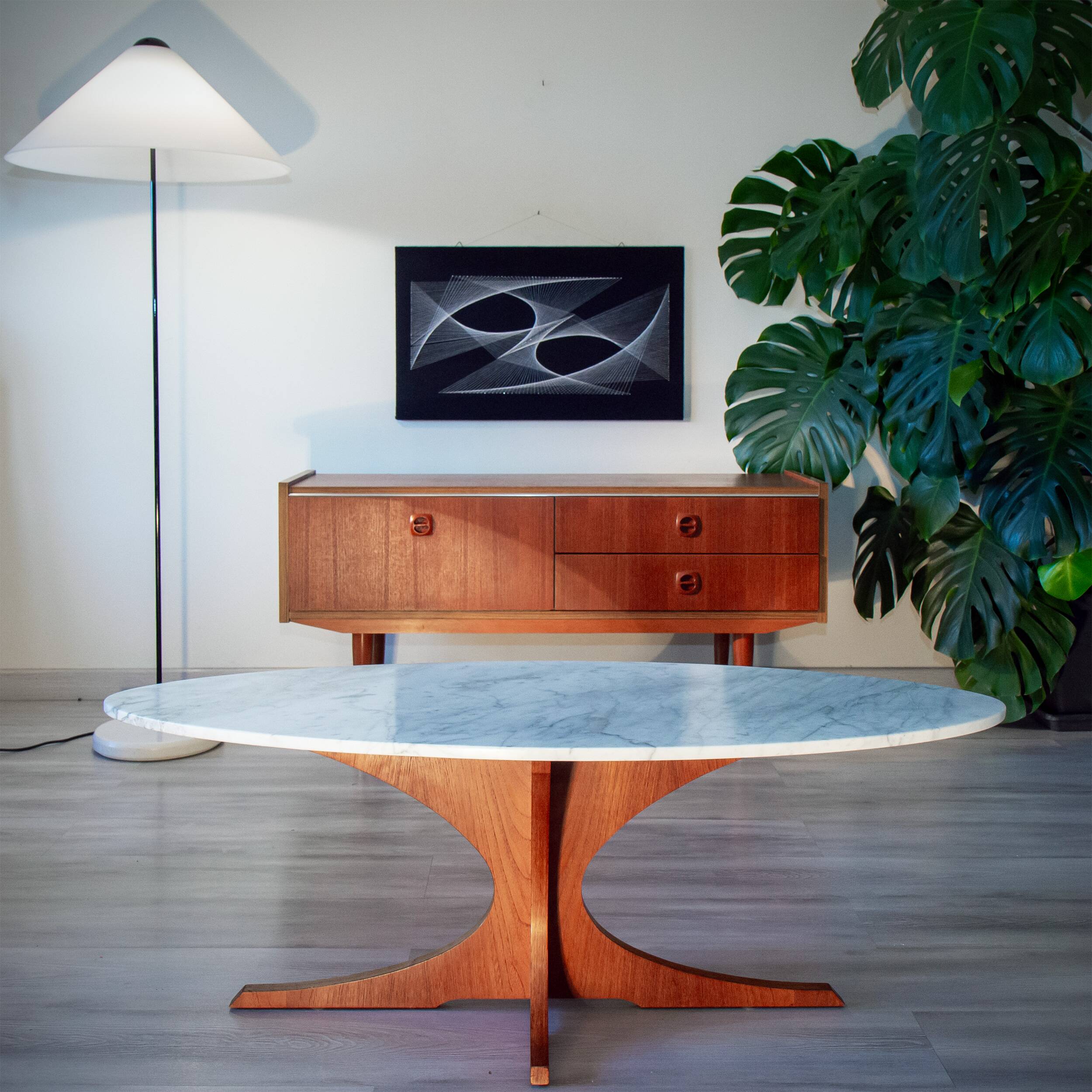 Table basse Hugues Poignant, teck et marbre, 1950-60