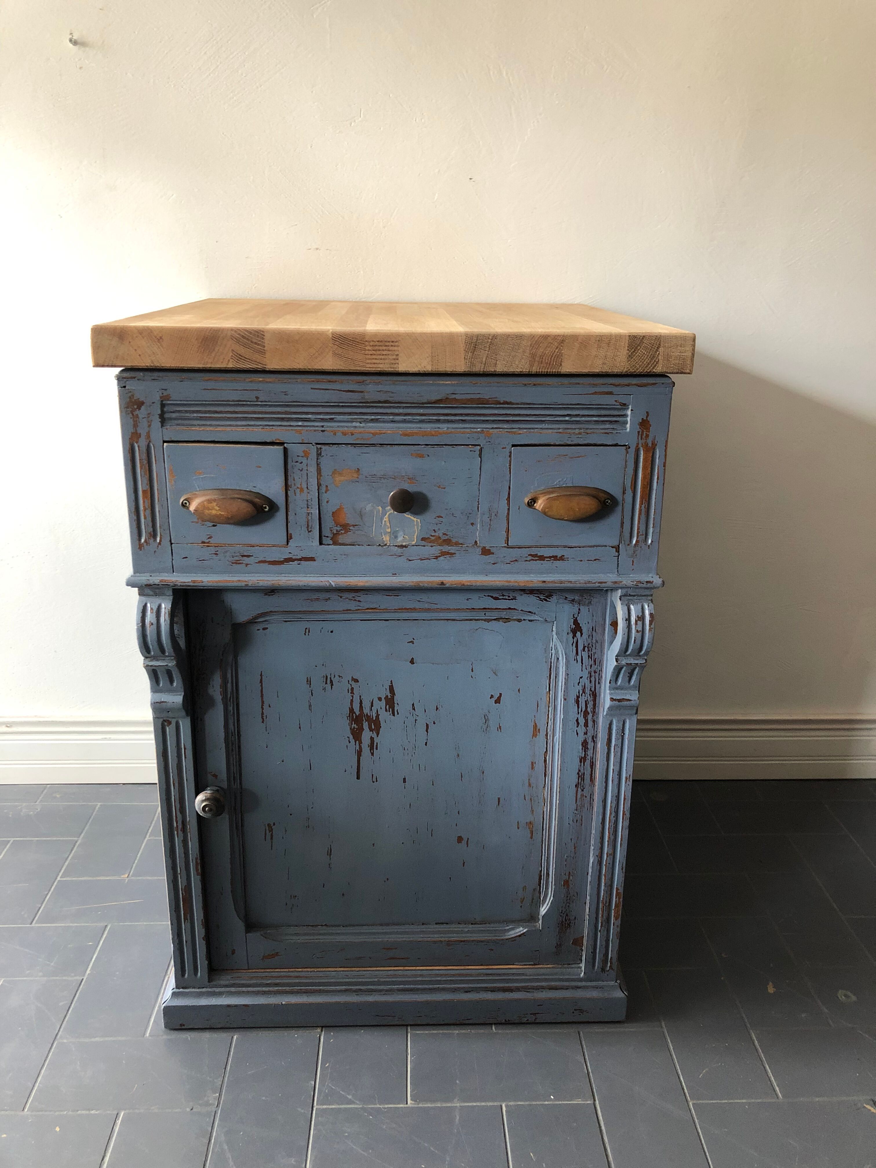 Comptoir de caisse meuble de métier ancien.
