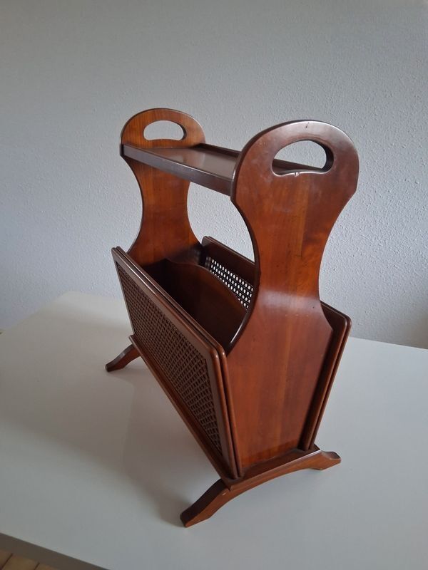 Magazine rack in cherry wood