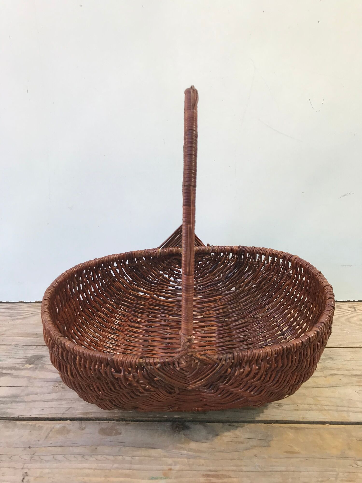 Former collection in braided wicker rattan with cove decoration vintage basket