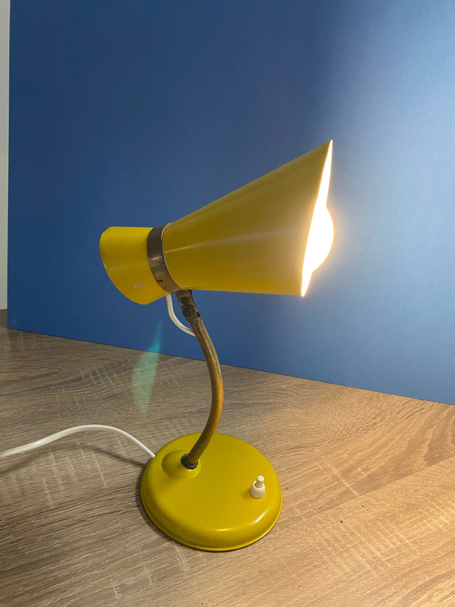 Yellow diabolo lamp
