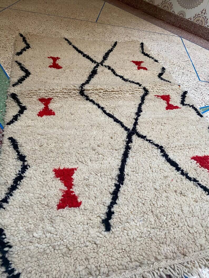 Moroccan Berber rug decorated 250cmx150cm