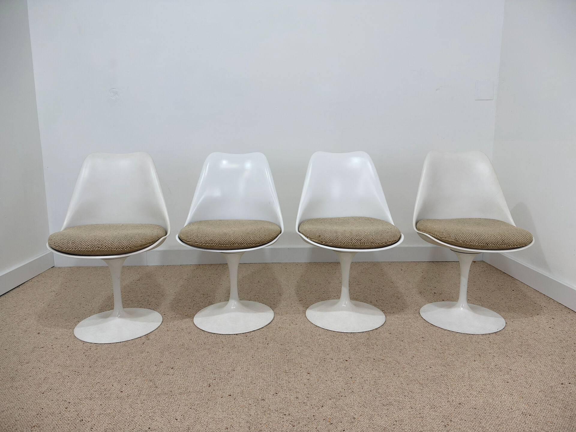 Set of 4 Tulip chairs by Knoll – Eero Saarinen – 1960s/70s