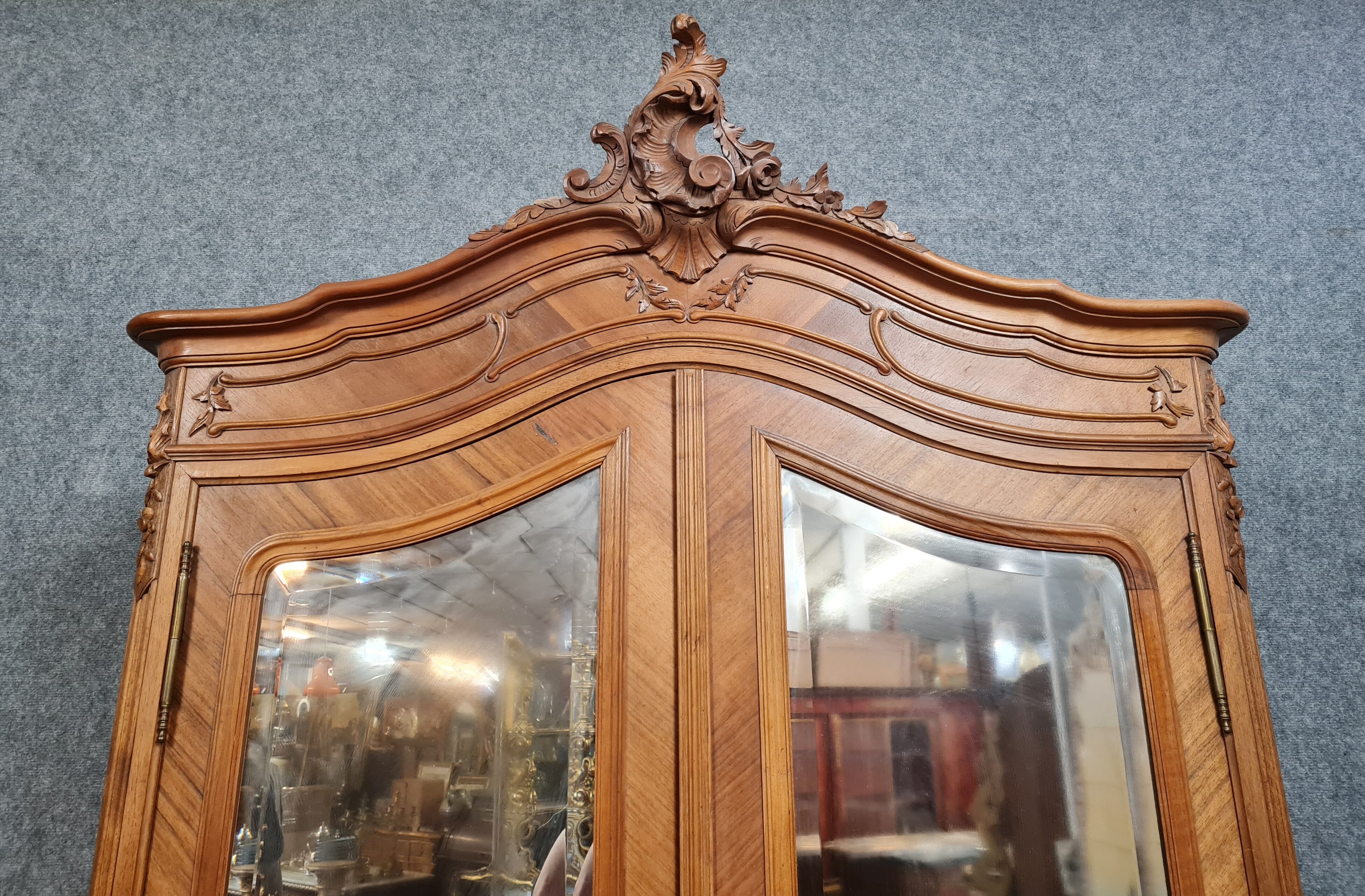 Cabinet louis XV rockery in walnut marquetry around 1850-1880