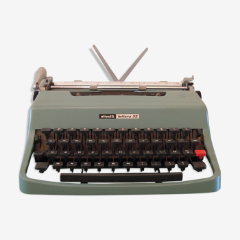 Machine à écrire olivetti lettera 32