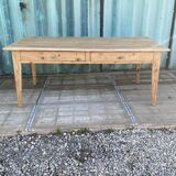 Ancienne table avec  deux grands tiroirs