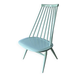 Chaise bâton blanche « Mademoiselle » du Finlandais Ilmari Tapiovaara