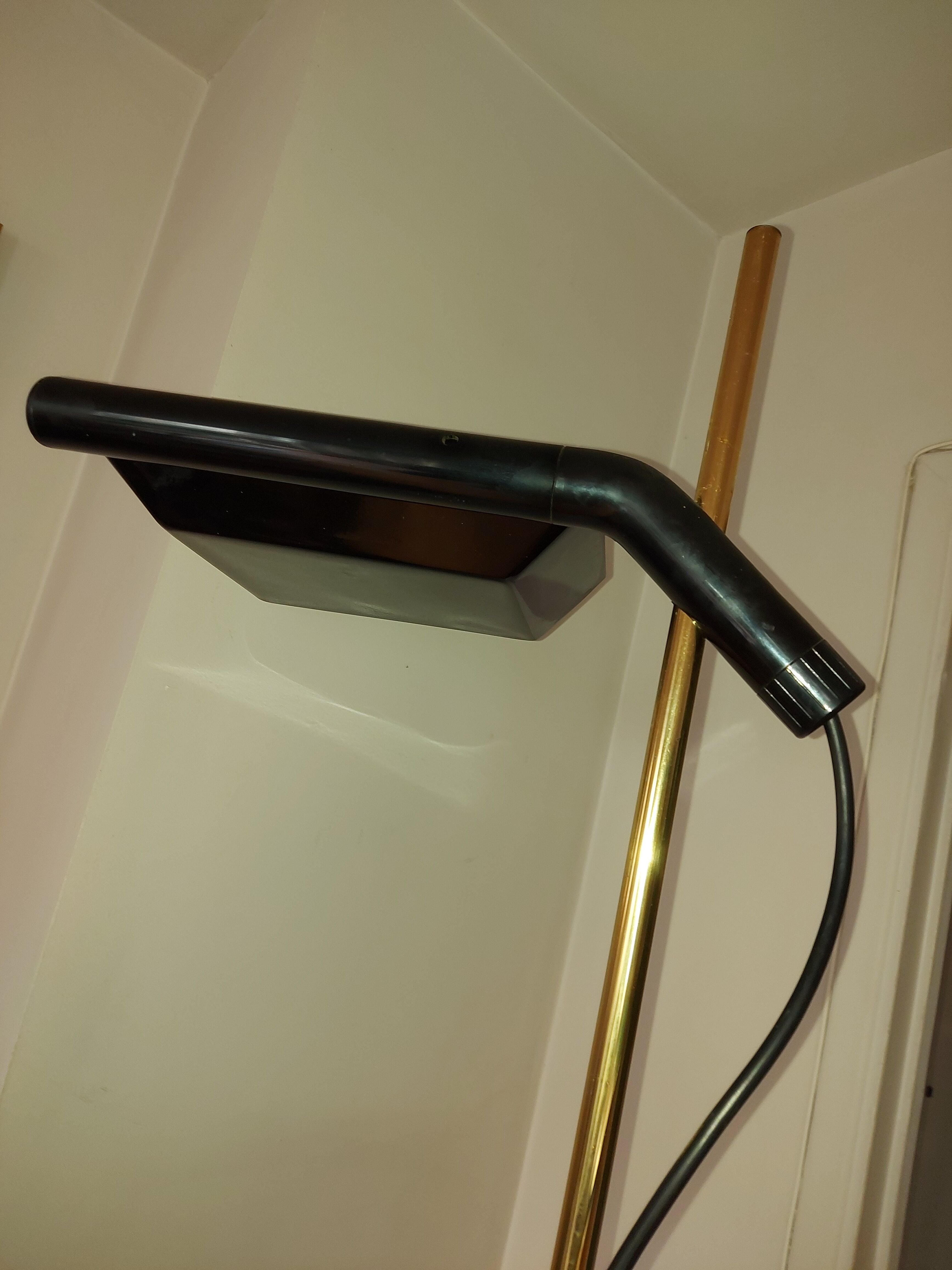 Guzzini design lamppost (marble foot)