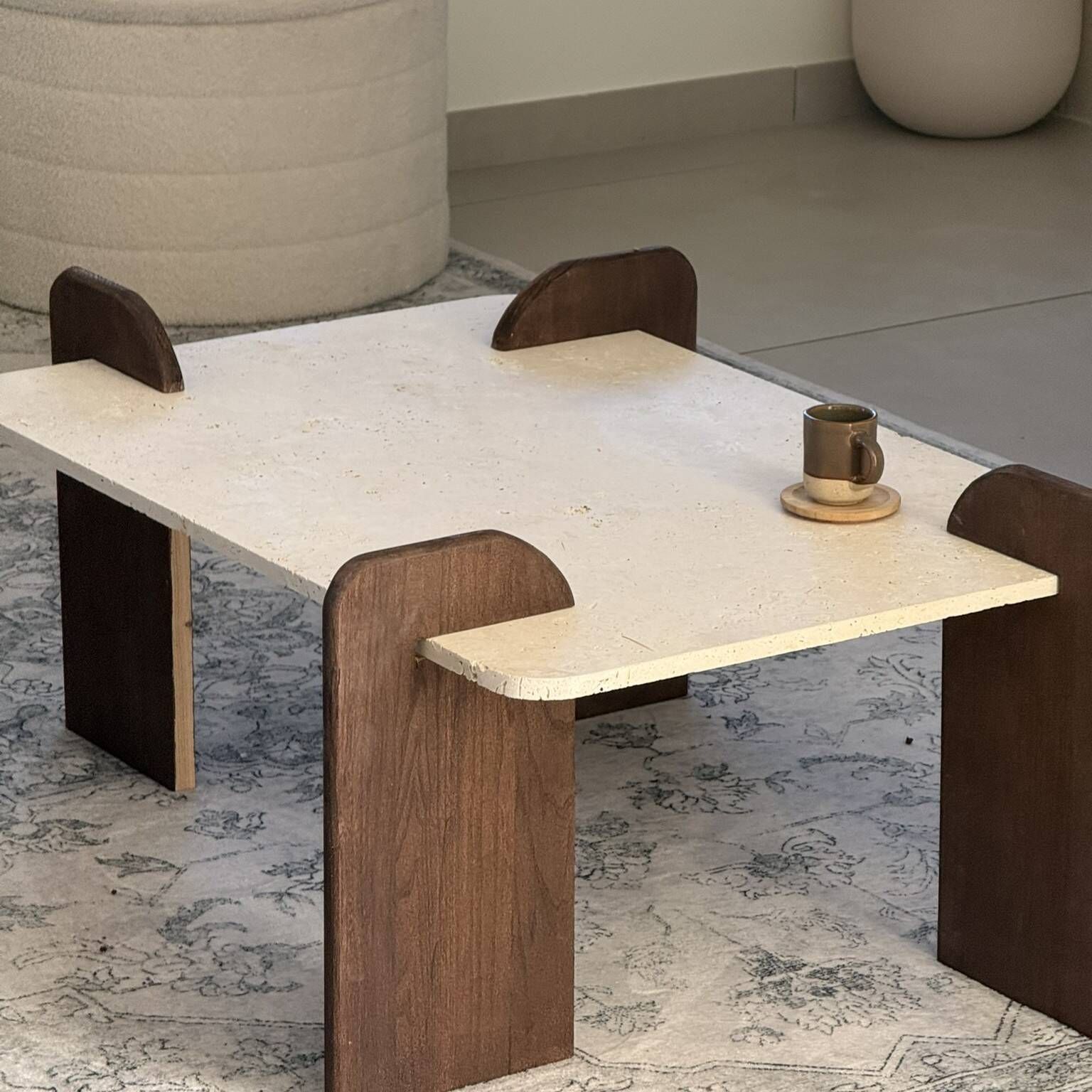 Table basse "sira" travertin et bois