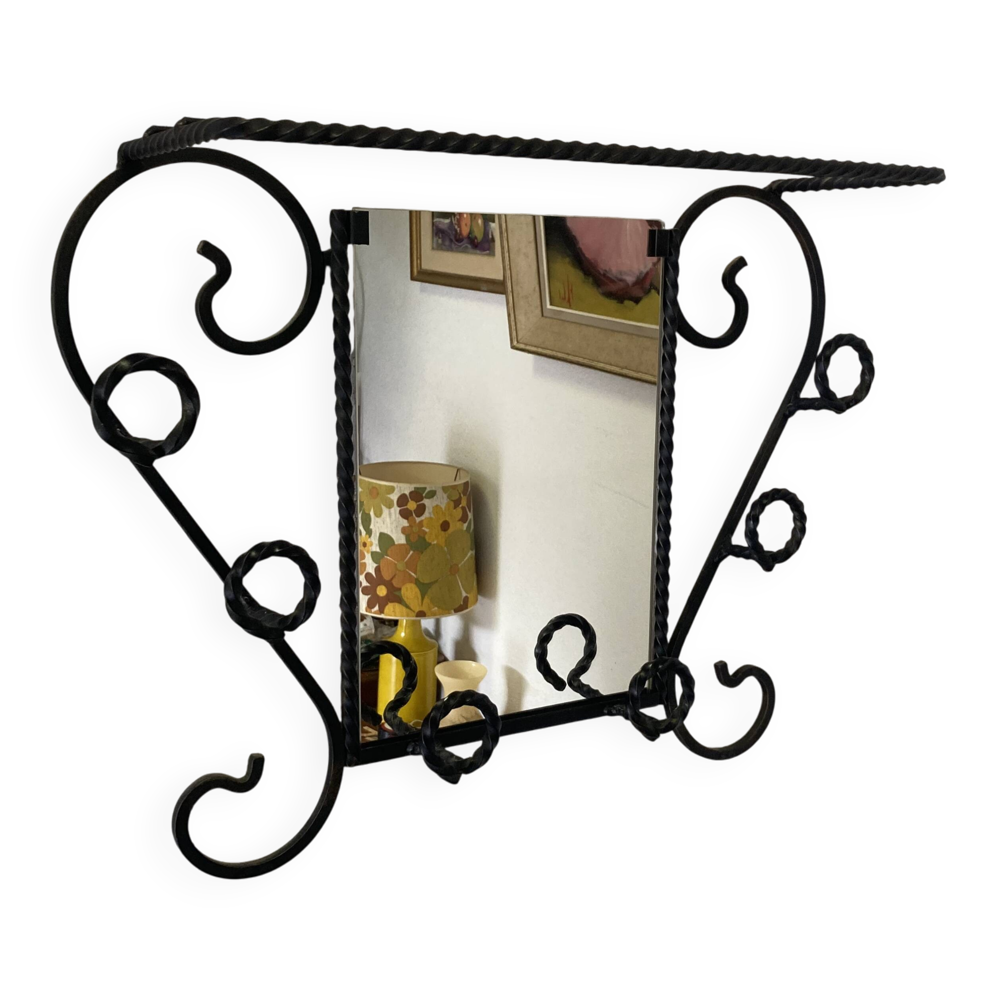 Wall-mounted coat rack with its mirror.