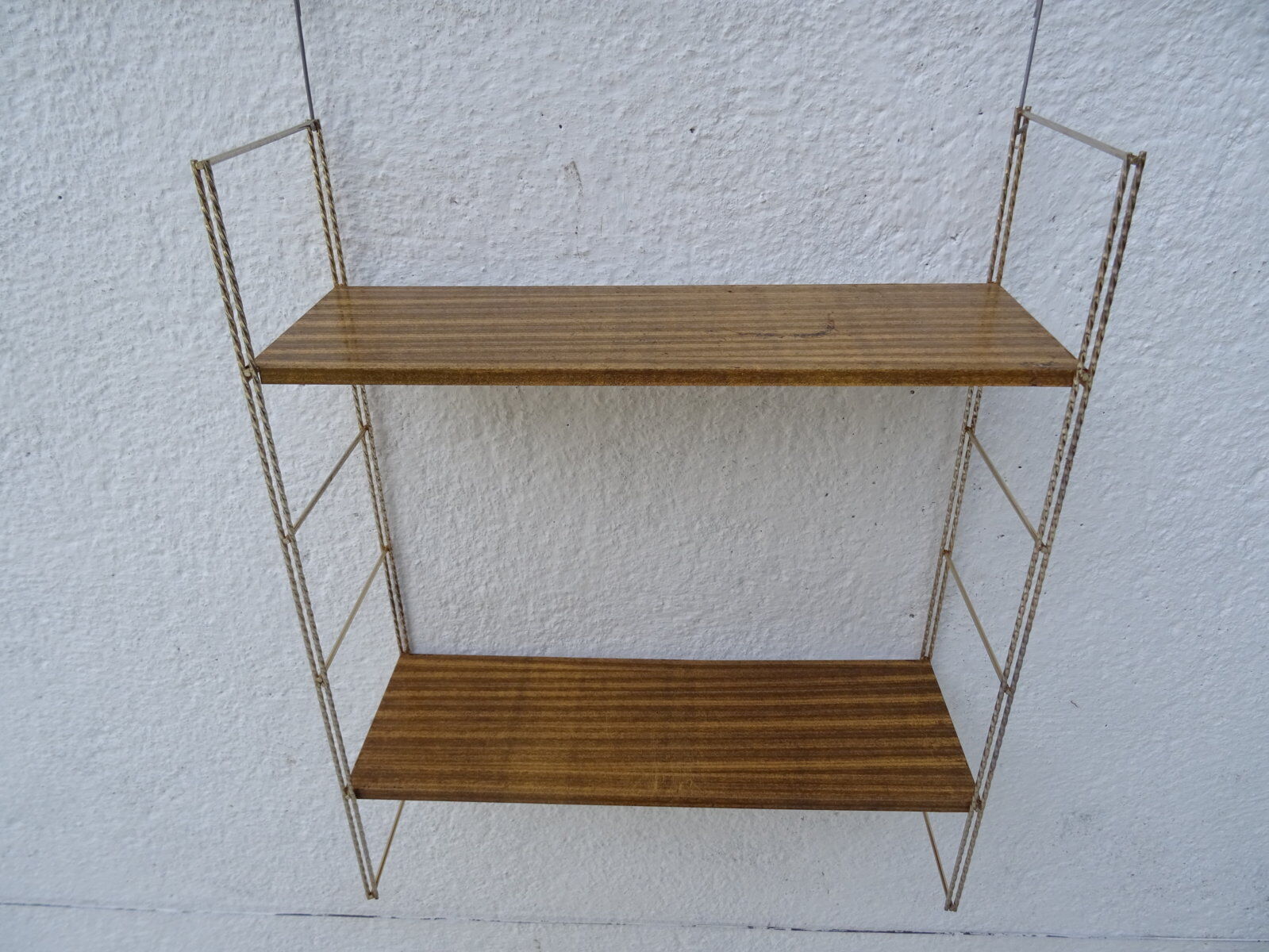 Modular wall shelf string