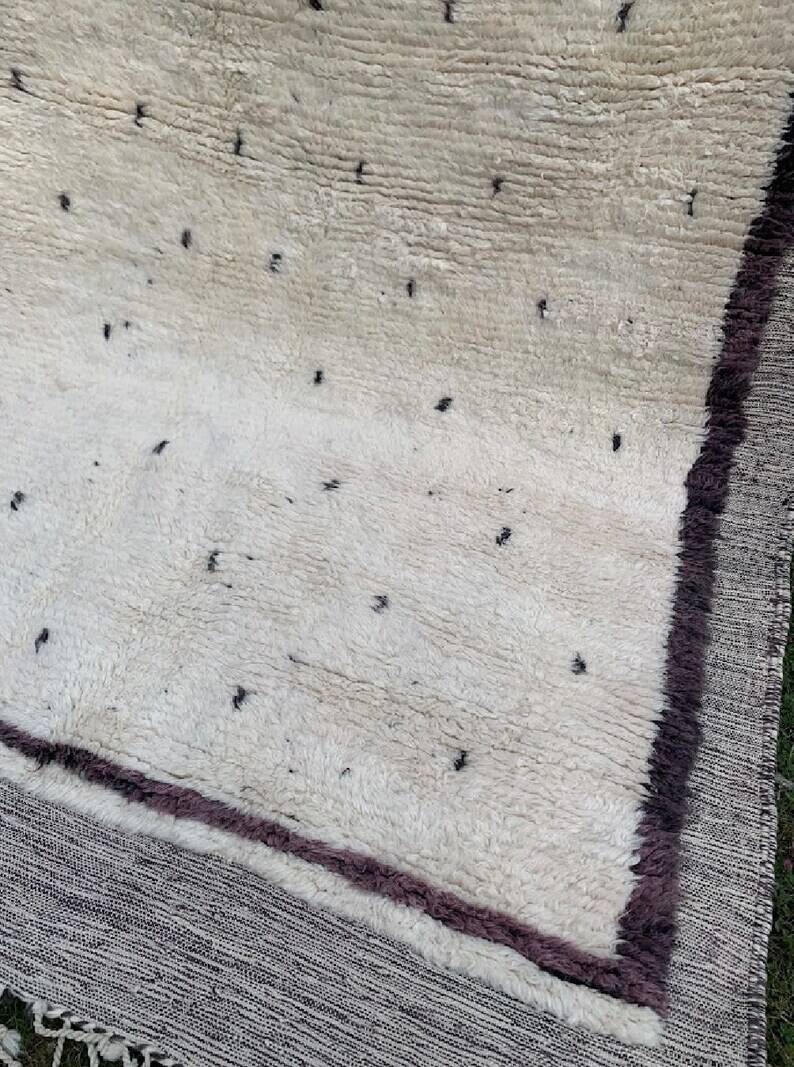 Magnificent handcrafted rug 250cm x 150cm