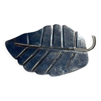 Silver metal leaf pocket emptier
