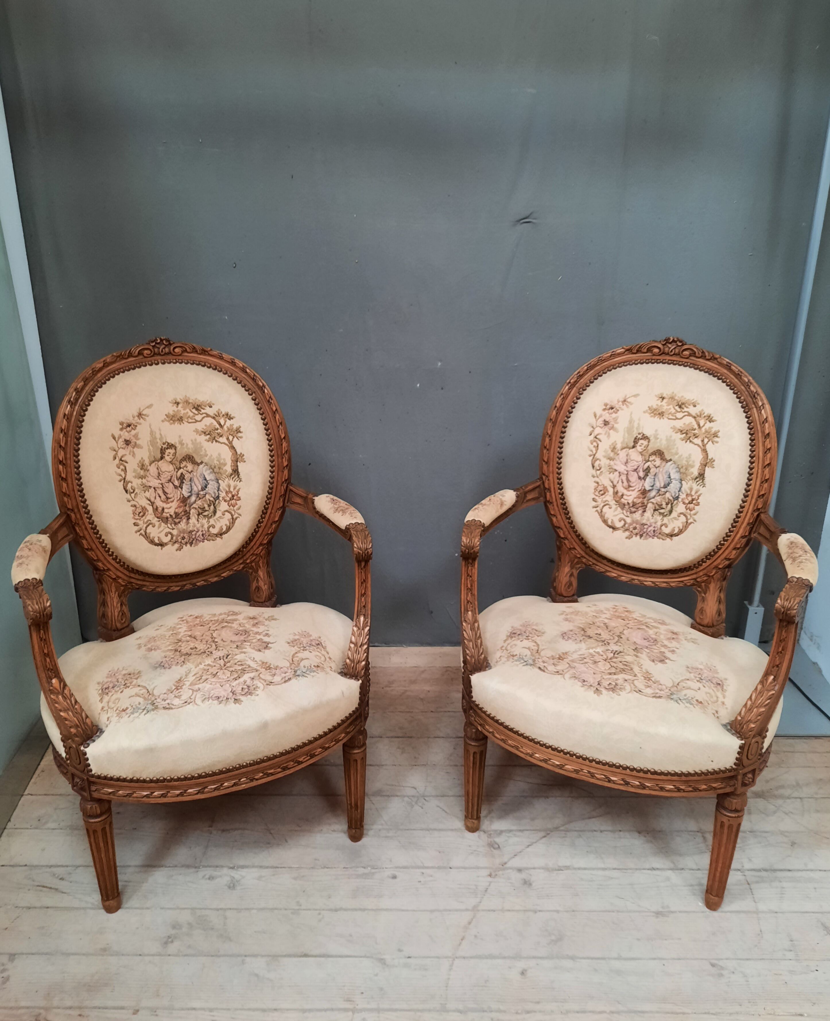 Paire de fauteuils style Louis XVI