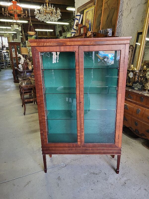 Showcase 2 doors 3 floors glazed mahogany