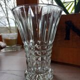 Petit vase en verre taillé