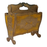 Vintage wooden magazine rack, painted and gilded, Florentine style, Italy, 1970s.