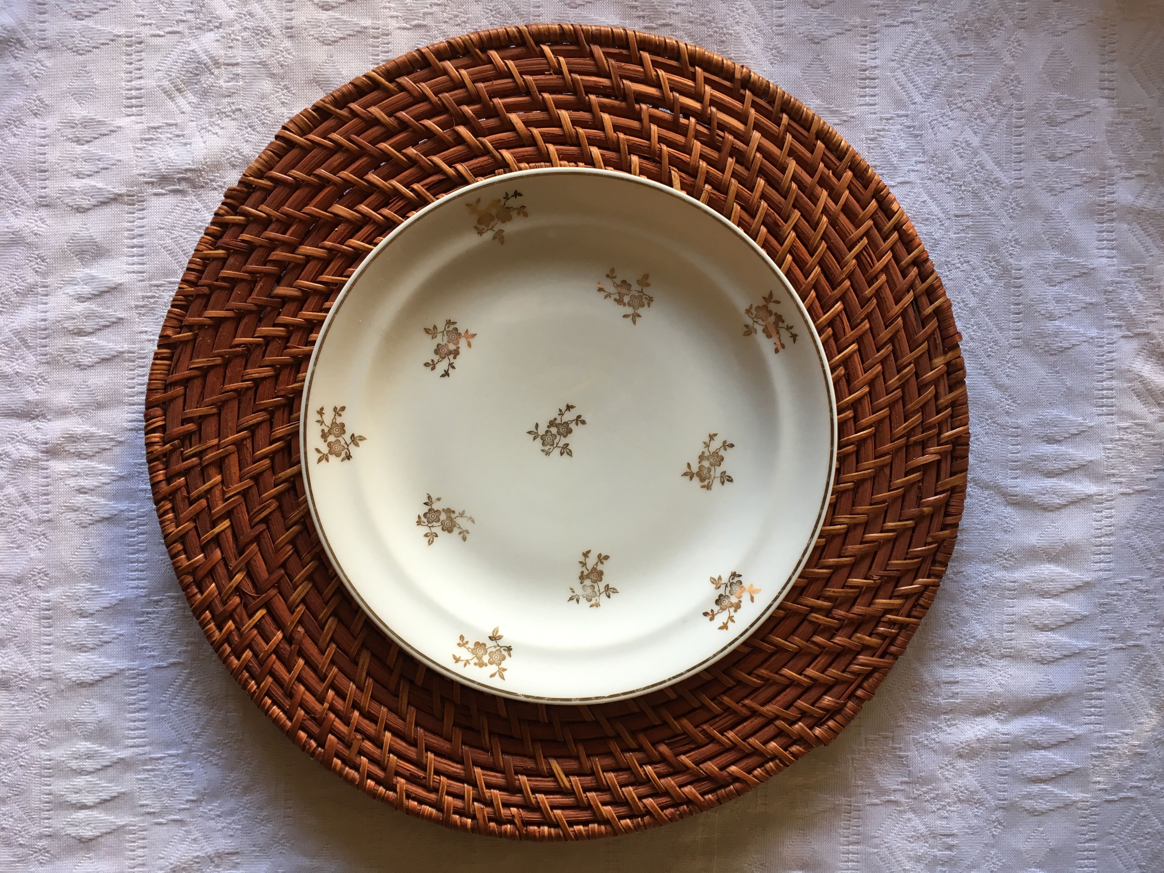 Set of 6 wicker and rattan undertributions