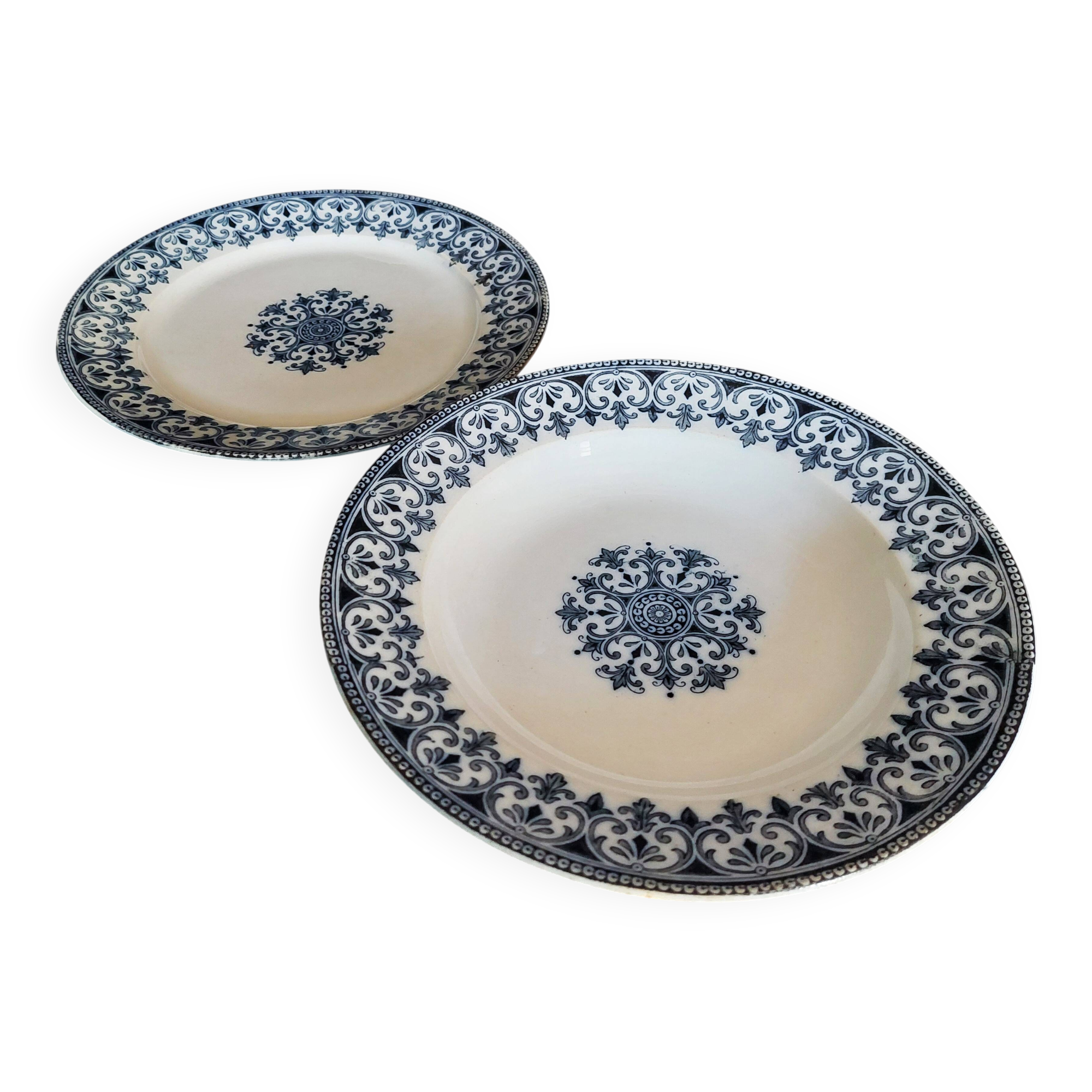 Pair of plates, one soup and one flat, Badonviller, Oriental decoration, early 10th century