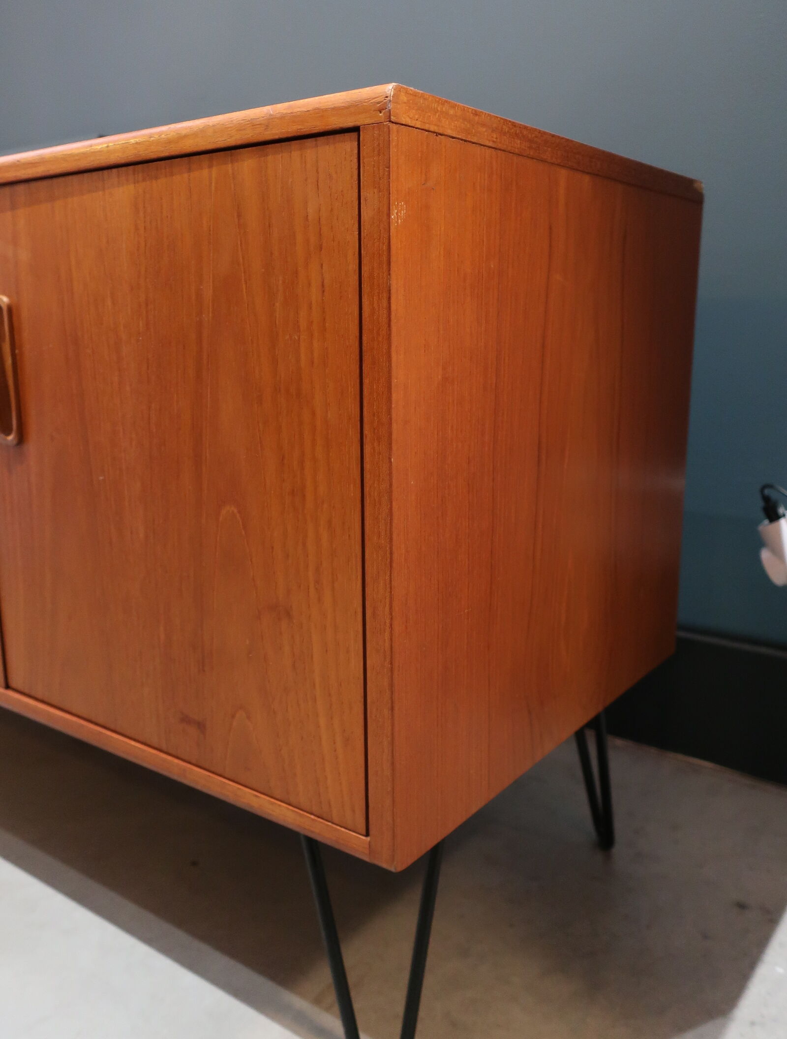 Teak string from the 60s foot pins