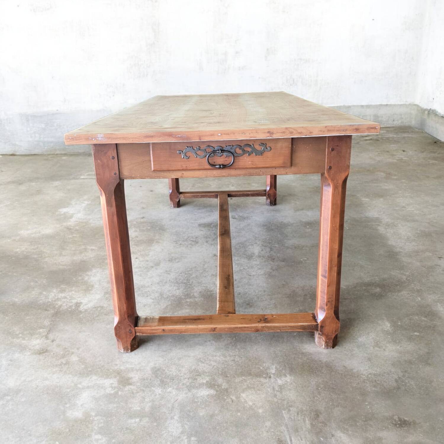 Farm table in solid pine with two drawers – 19th century