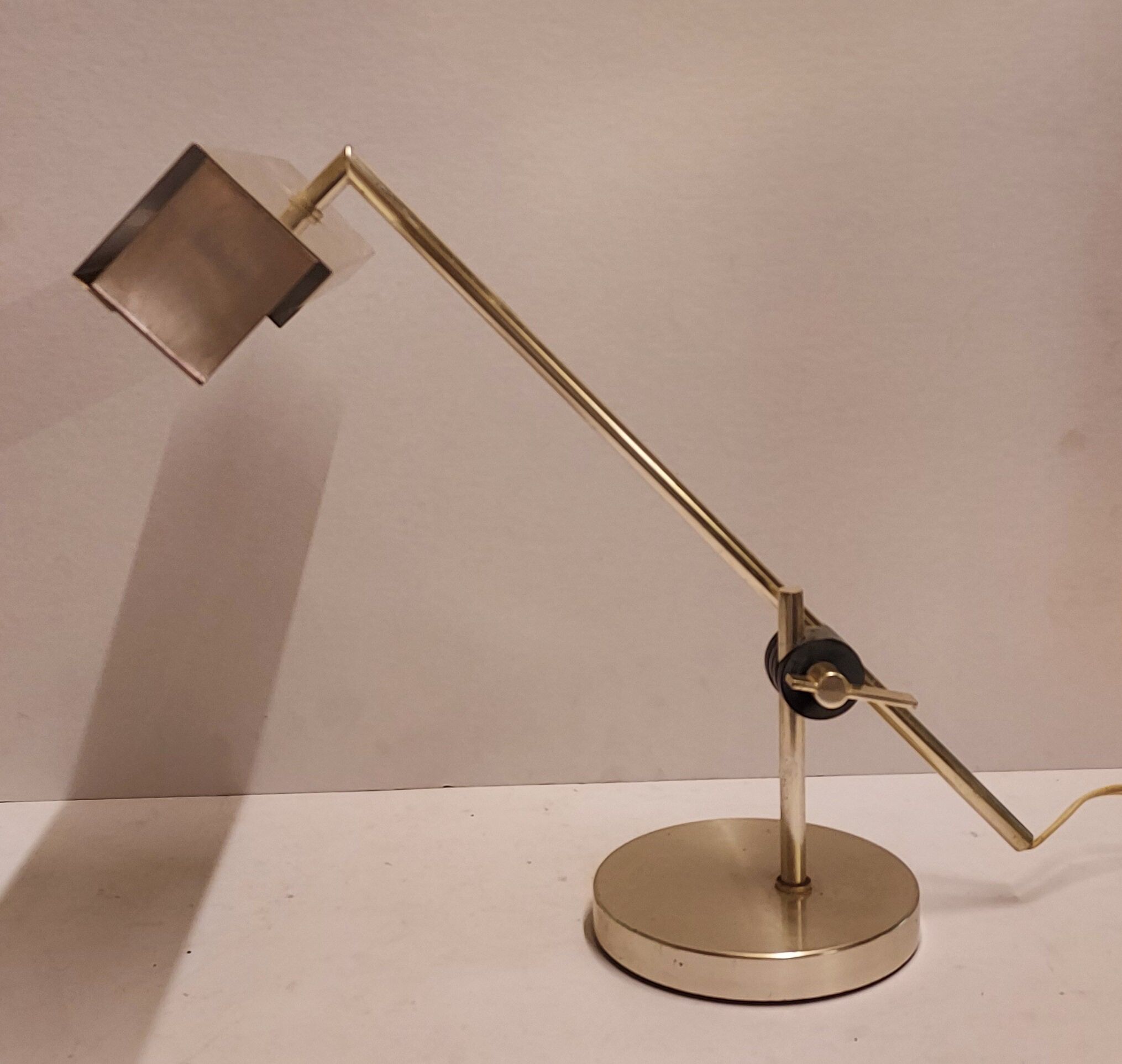 Desk light adjustable