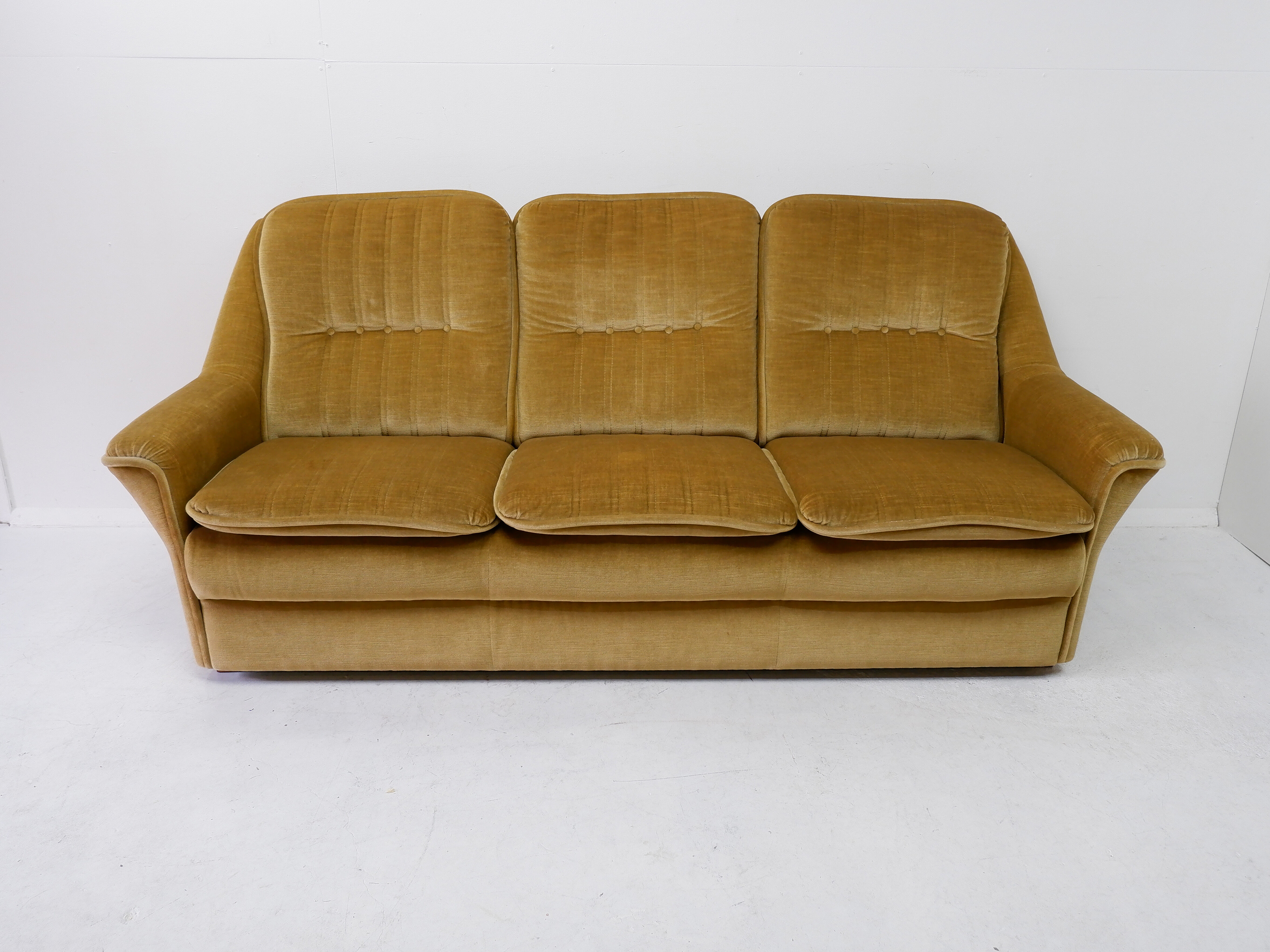 Vintage sofa yellow/gold 1970s