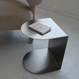 Table d'appoint en acier inoxydable en forme de C Veliento